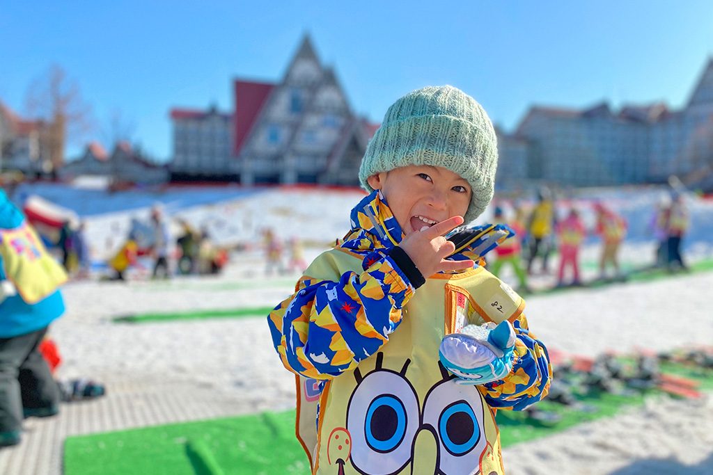 上越国際スキー場で4歳のスキーデビュー、雪不足でも大成功！子連れポイントも！