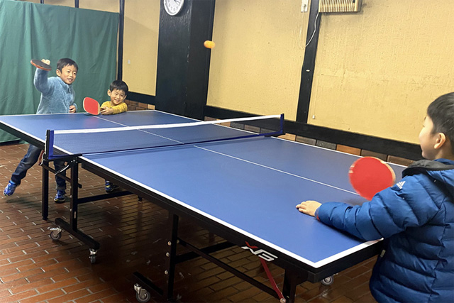 卓球をする子どもたち/上越国際スキー場(新潟県/南魚沼市)
