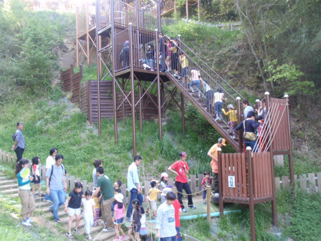 アスレチック遊具「わんぱく坂」/大阪府民の森 むろいけ園地(大阪府四條畷市)