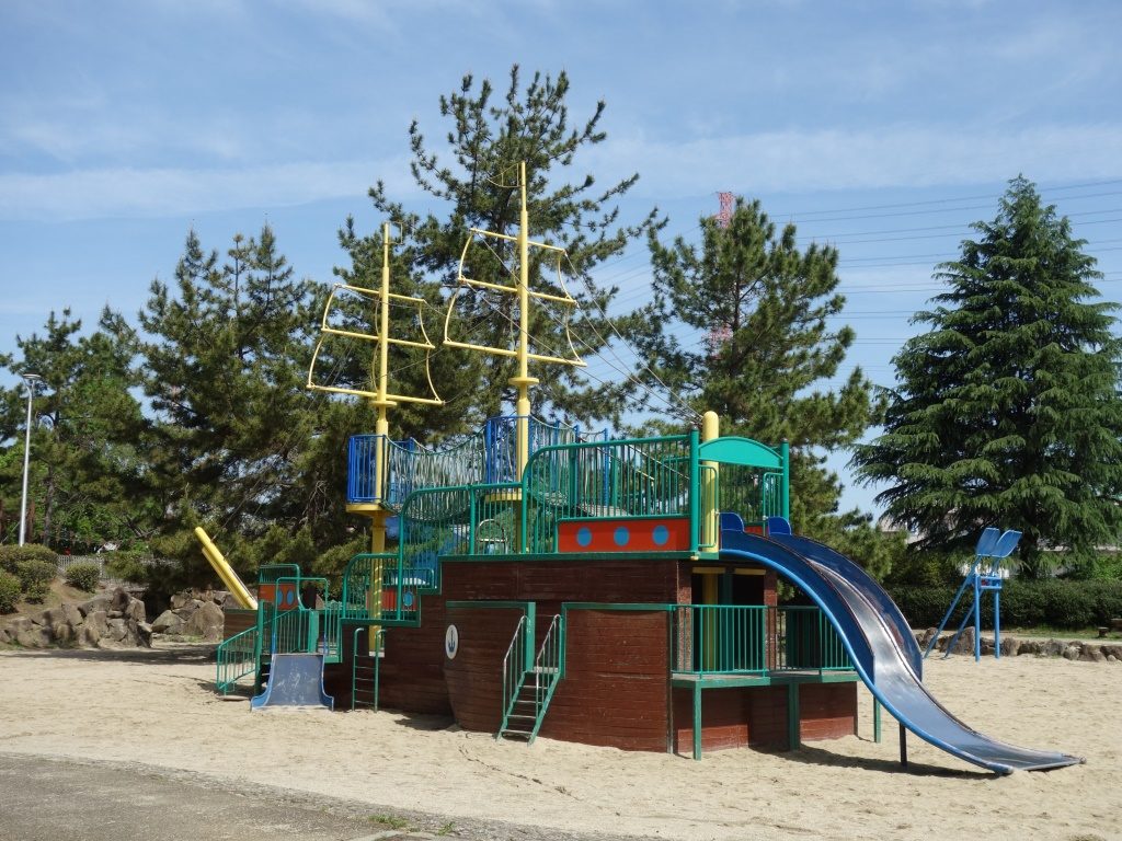 「海遊ランド」の船の形をした複合遊具/大阪府営 大泉緑地(大阪府堺市)