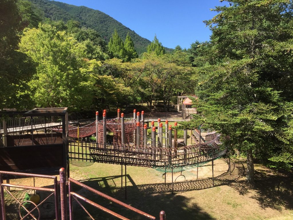 回廊式コンビネーション遊具／多可町余暇村公園（兵庫県多可町）