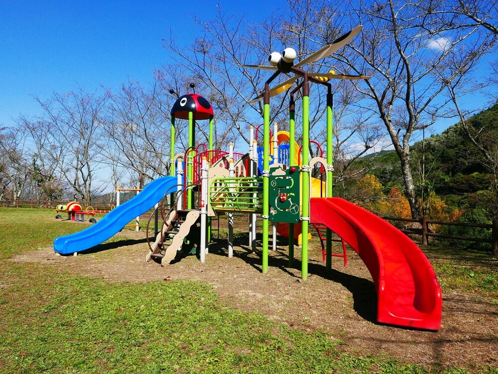 昆虫をモチーフにしたかわいい遊具/天理ダム風致公園(奈良県天理市)