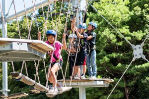 兵庫県のアスレチック14選！空中コースからジップライン、公園の大型遊具まで