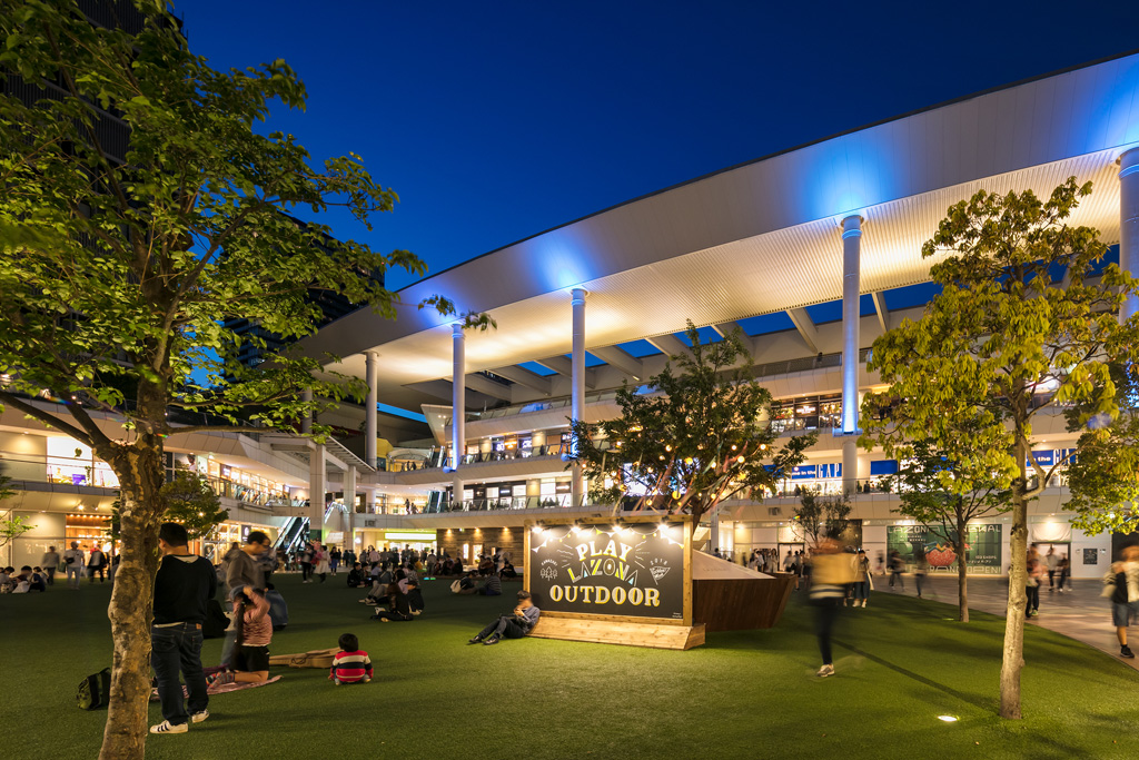 夜のルーファ広場/ラゾーナ川崎プラザ(神奈川県/川崎市幸区)
