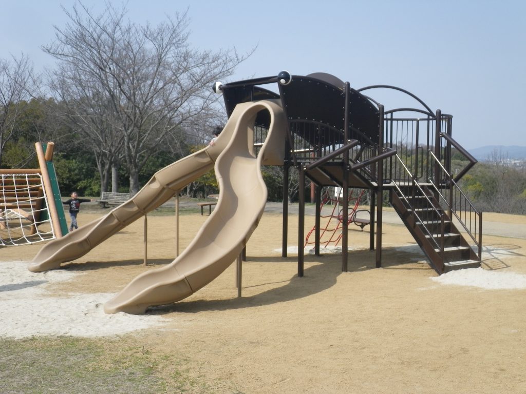 クワガタを模した遊具/香久山公園(奈良県橿原市)