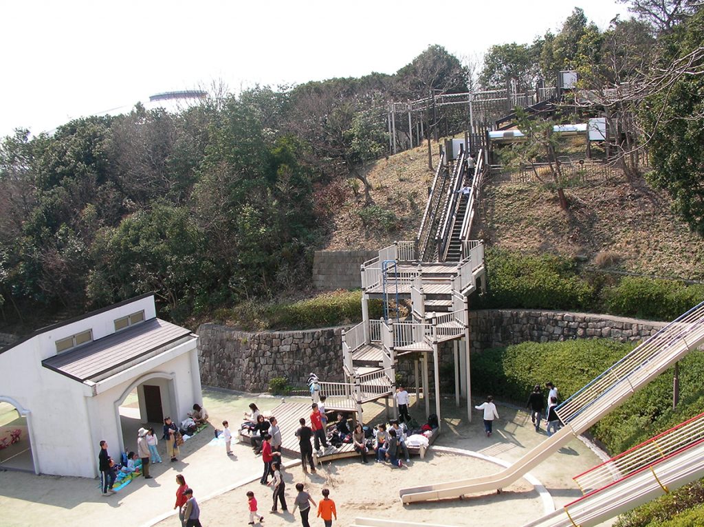ロングスライダーもある「自然のくに」／神戸総合運動公園（兵庫県神戸市）