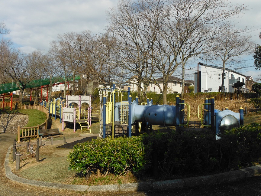 チェーンはしごやネット遊具などがある「学びの森」/竹取公園(奈良県広陵町)