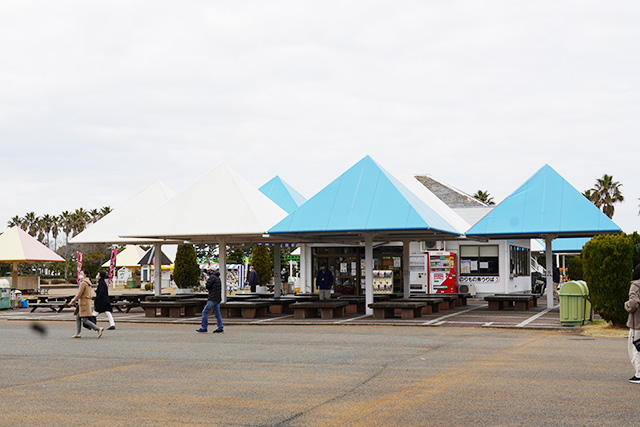 タテホわくわくランド、サービスセンター前の屋根付きスペース/赤穂海浜公園（兵庫県/赤穂市）