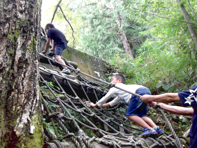 ネットクライミング「寺内町の塀のぼり」/奥水間アスレチックスポーツ(大阪府貝塚市)