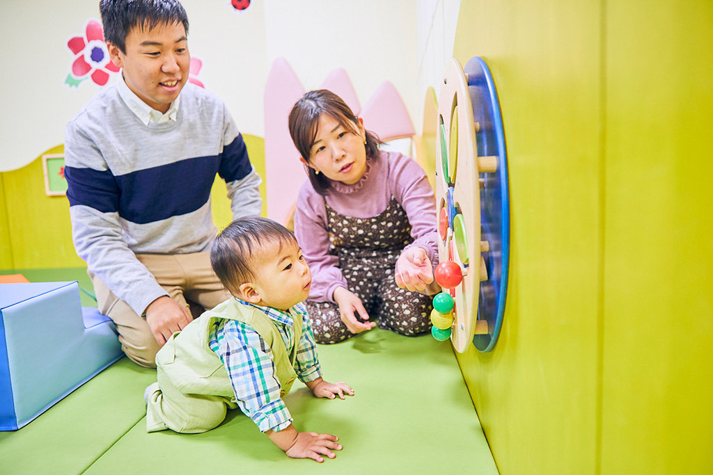 遊具で遊ぶ赤ちゃん/東京ドームシティ ASOBono アソボーノ(東京都/文京区)