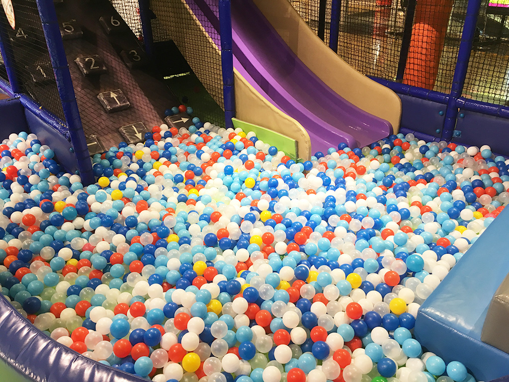 アスレチックエリアのボールプール/全天候型コミュニティー広場みらい公園(神奈川県/横浜市)