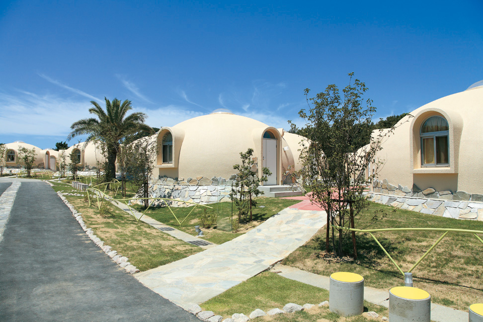 まるいドームハウスがたくさん並ぶそのエリア／とれとれヴィレッジ（和歌山県/西牟婁郡白浜町）