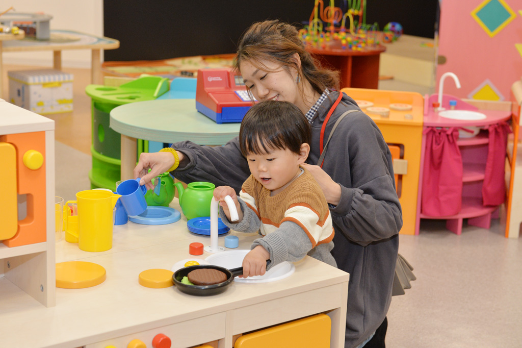 ボーネルンドの「キドキド」で遊ぶ親子/テラスモール湘南(神奈川県/藤沢市)