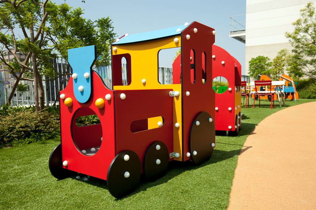 芝生エリアのボーネルンドプロデュースの遊具/テラスモール湘南(神奈川県/藤沢市)