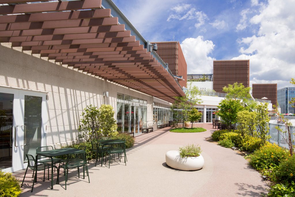 3階「潮風キッチン」のテラスとつながるキッズテラス/テラスモール湘南(神奈川県/藤沢市)