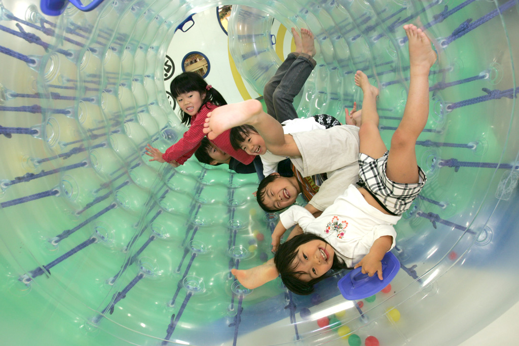 飛んだり跳ねたり走り回ったりできる広場／龍宮城スパ・ホテル三日月（千葉県/木更津市）