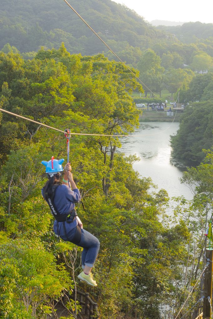 ジップライン／兵庫県立淡路島公園 アニメパーク「ニジゲンノモリ」（兵庫県淡路市）