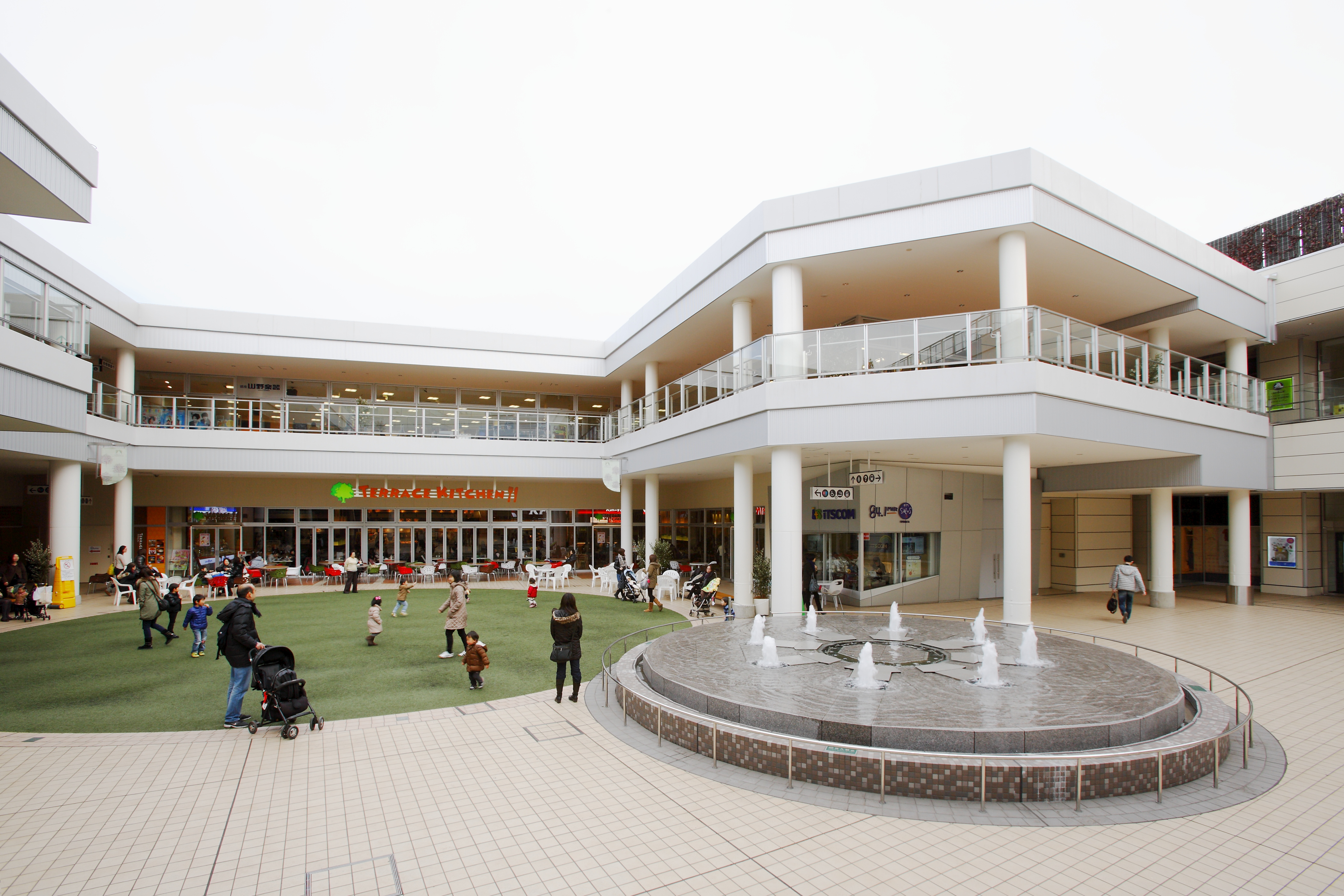 キッズテラスで遊ぶ子どもたち/たまプラーザテラス(神奈川県/横浜市)