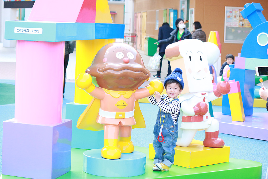 カレーパンマンと記念撮影/名古屋アンパンマンこどもミュージアム＆パーク（三重県/桑名市）