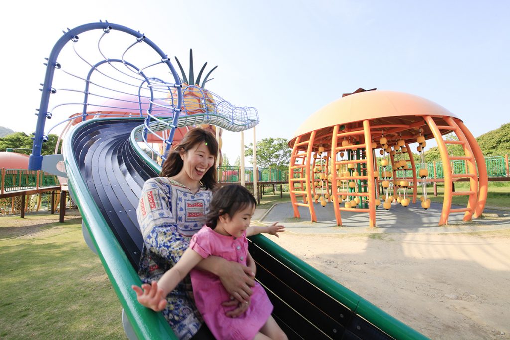 パイナップルの大型すべり台/はままつ フルーツパーク時之栖(静岡県浜松市)