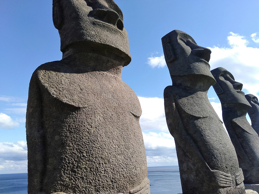 モアイ像の胸/サンメッセ日南(宮崎県/日南市)