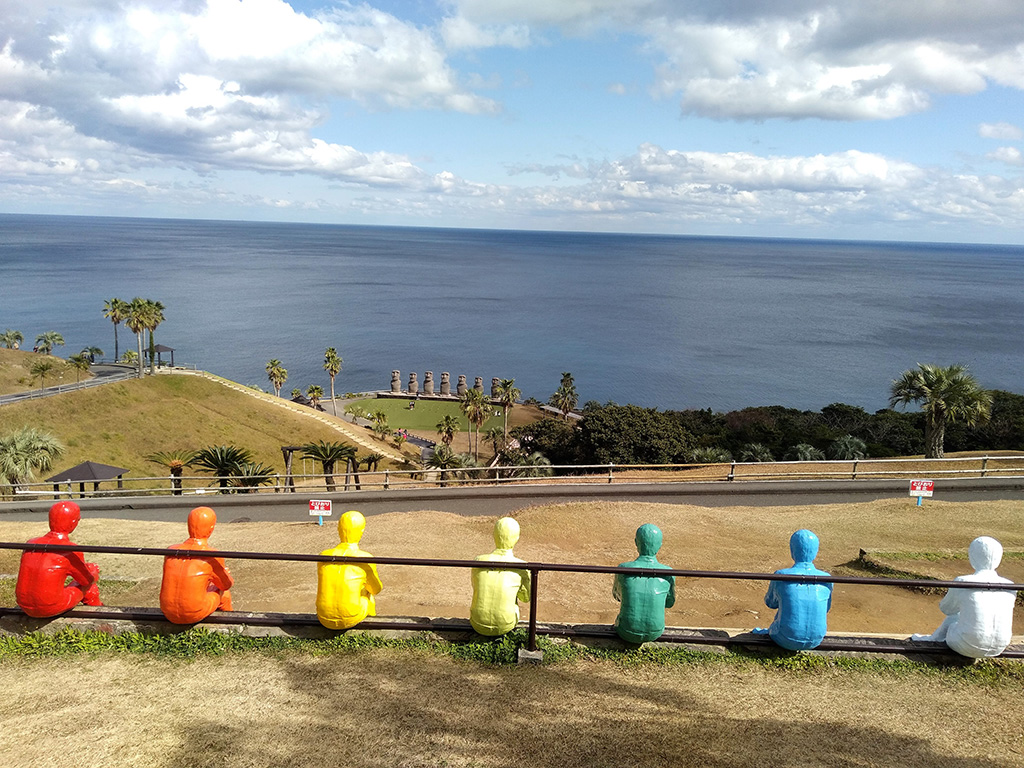 7色の「ヴォワイアン像」/サンメッセ日南(宮崎県/日南市)