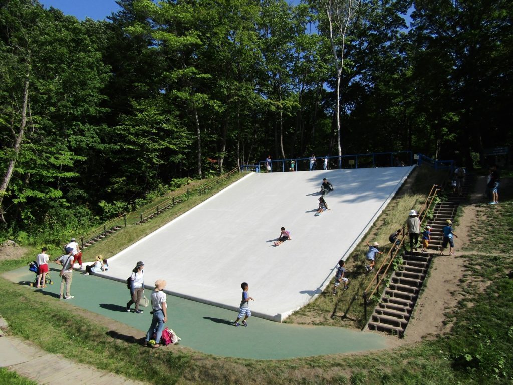 ヤッホーの森エリア、ジャンボすべり台/北海道子どもの国(北海道砂川市)