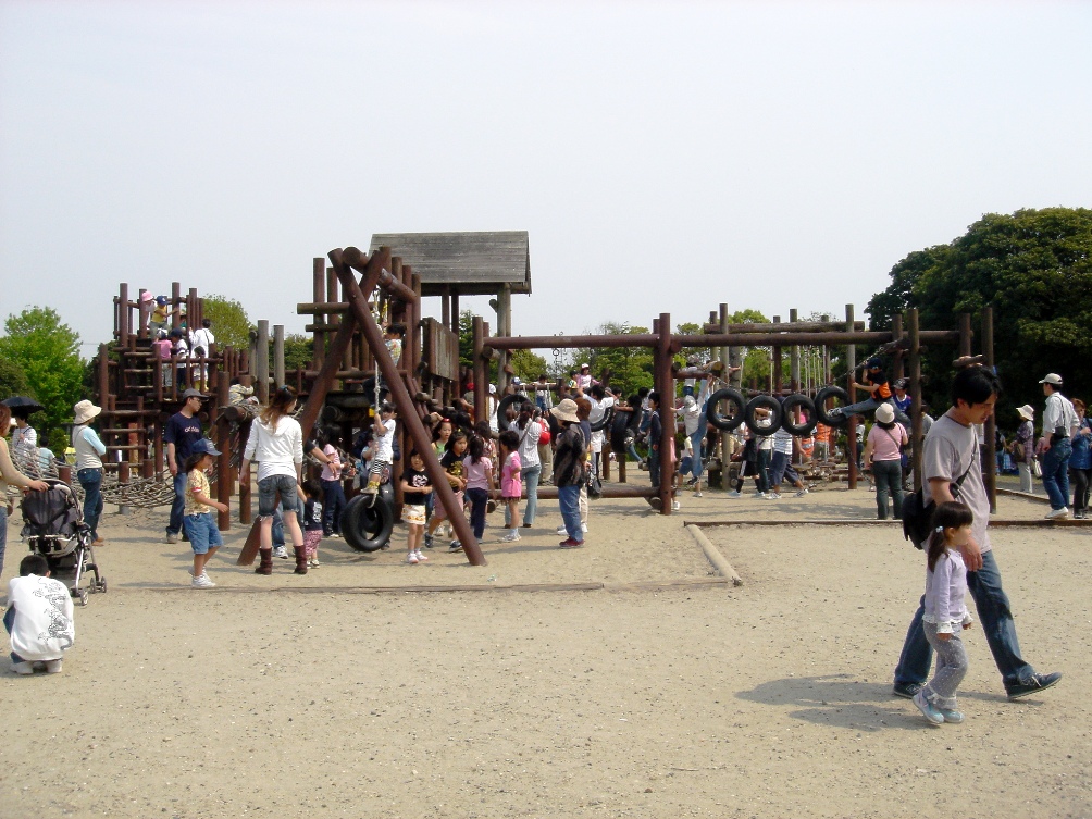 砦広場の木製アスレチック遊具/海南こどもの国(愛知県弥富市)