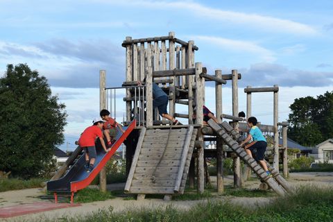 滑り台のついた複合遊具/松出公園(大阪府箕面市)
