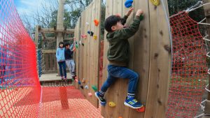 岐阜県のアスレチック7選！空中コースやジップライン、公園の無料大型遊具も