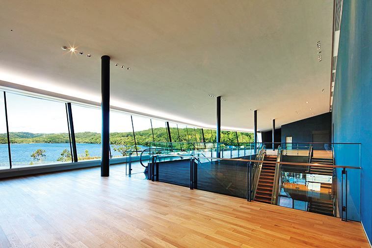 2階のパノラミックロビー/国立アイヌ民族博物館(北海道/白老町)