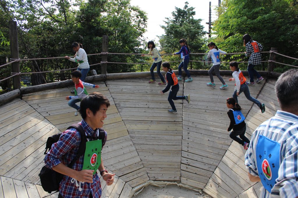 「あり地獄」斜面を駆け回る遊具/浜北森林アスレチック(静岡県浜松市)