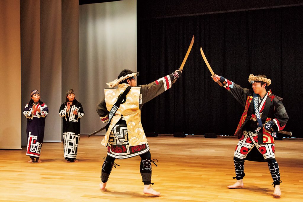 伝統芸能の上演/ウポポイ（民族共生象徴空間）（北海道/白老町）