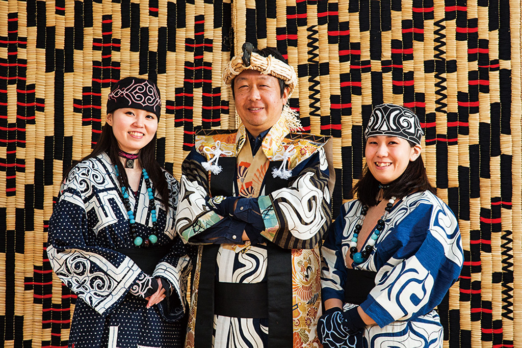 アイヌ民族の衣装を着て記念撮影/ウポポイ（民族共生象徴空間）（北海道/白老町）
