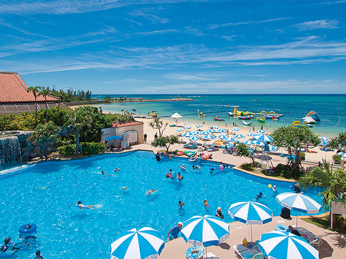 レインボープール/リザンシーパークホテル谷茶ベイ(沖縄県/恩納村)