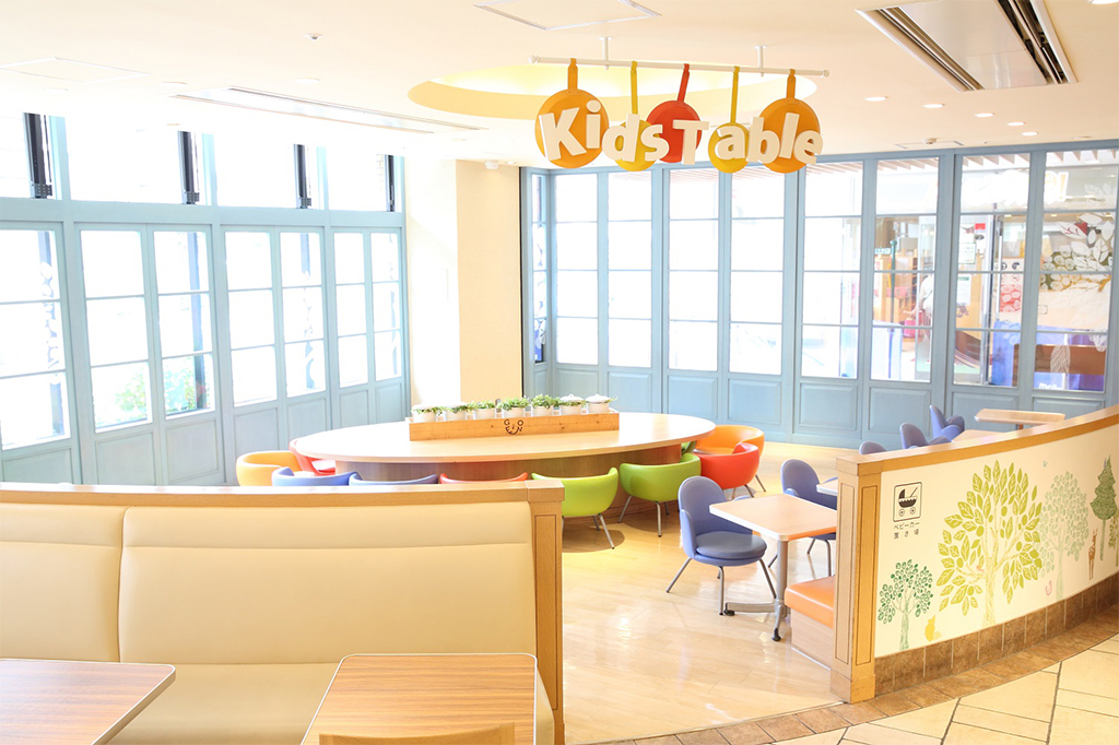 フードコート「GO-FUN」