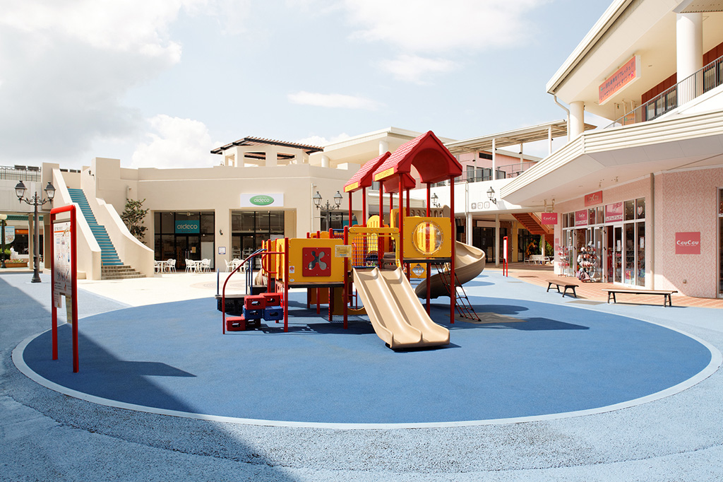 幼児向けのコンビネーション遊具/BIG HOP ガーデンモール印西(千葉県/印西市)