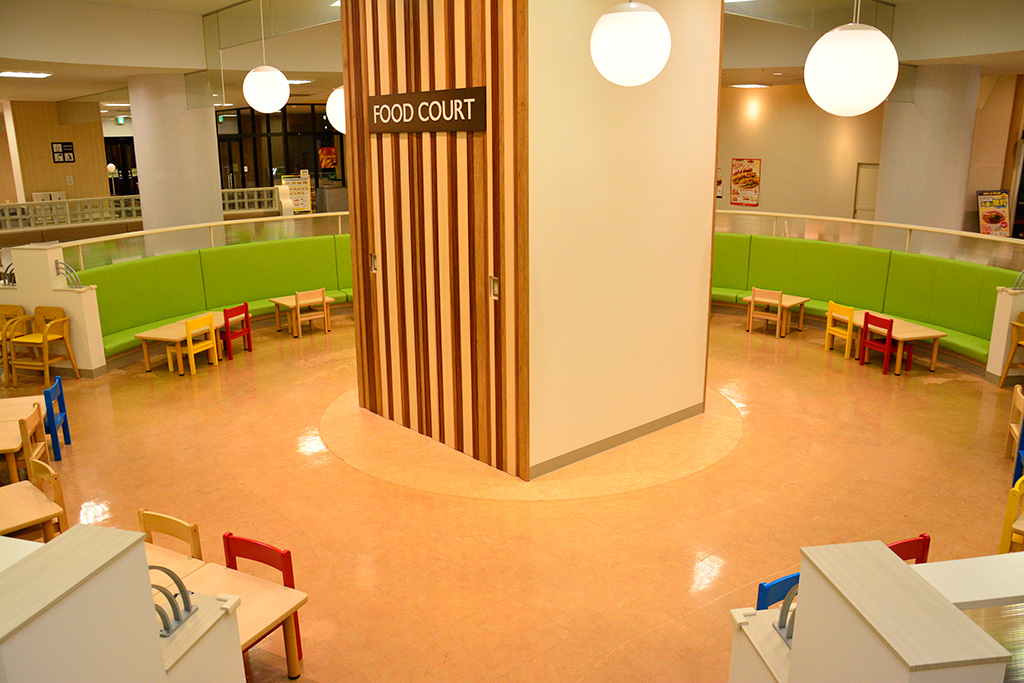 フードコート内のキッズランド/BIG HOP ガーデンモール印西(千葉県/印西市)