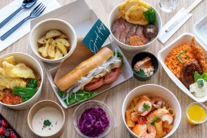 ドライブスルーでテイクアウトできるリーベルホテルの「おうちdeホテルグルメ」