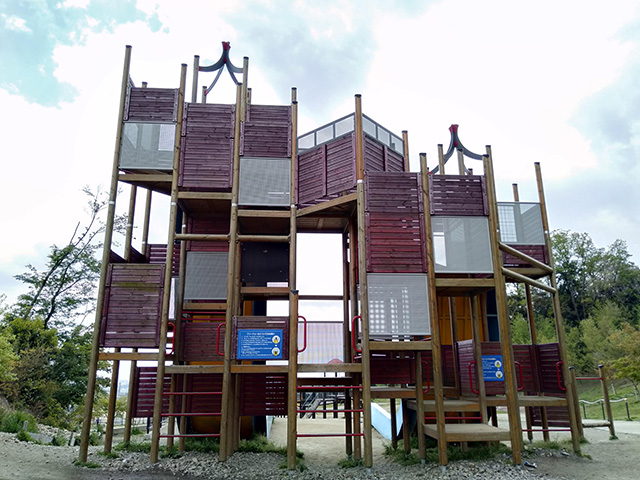 木製アスレチック/彩都なないろ公園(大阪府/箕面市)