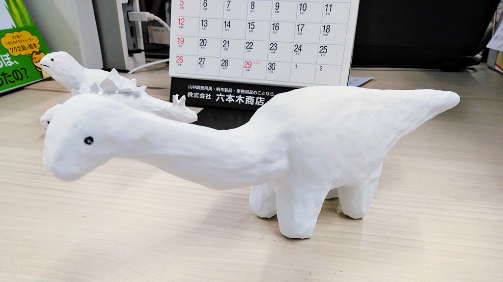 はりこで作った恐竜