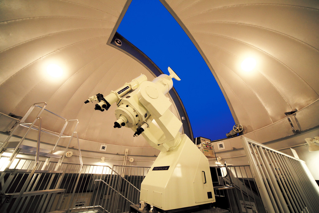 明石市立天文科学館の天体観測室