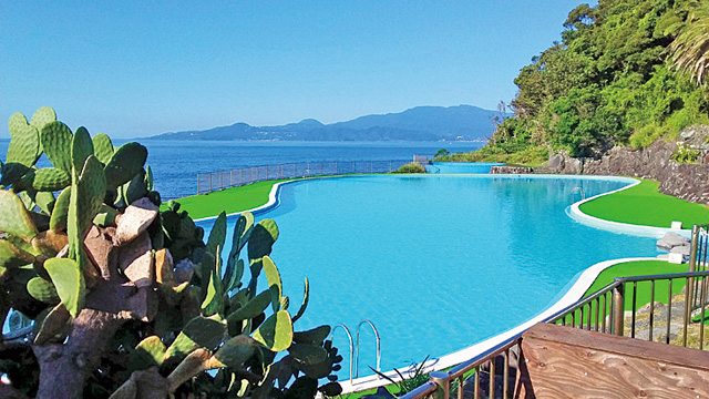 海水を利用した夏季限定プール/PICA初島(静岡県/熱海市)