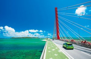 海上を5㎞も走る、沖縄中部ドライブコース!海中道路から4つの小さな島めぐり