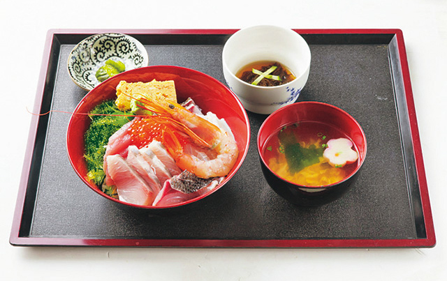 海鮮丼1300円/味華（沖縄県／うるま市）