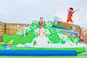 夏の「おふろカフェ bivouac」は、あわあわの水遊びとグランピング&BBQが人気