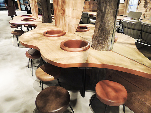 「こもれびカフェ」のベビーチェア/カワスイ 川崎水族館（神奈川県）