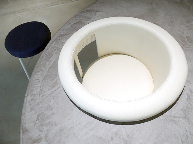 カフェ店内にあるベビーチェア/カワスイ 川崎水族館（神奈川県）