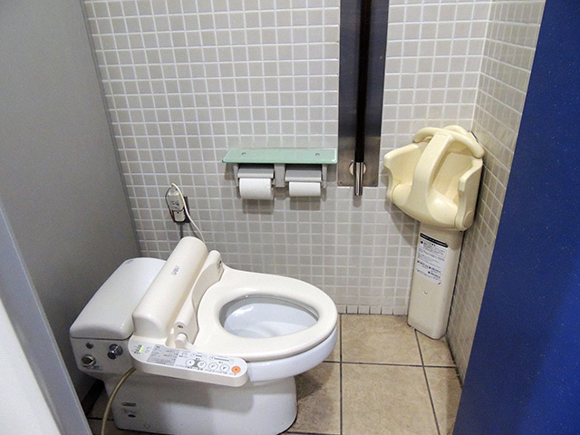 トイレのベビーチェア/カワスイ 川崎水族館（神奈川県）