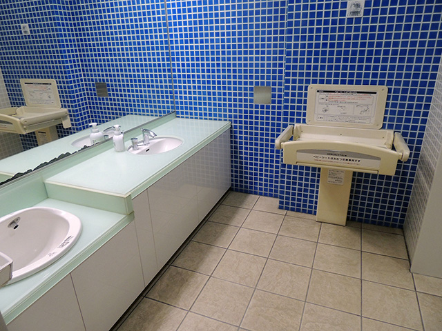 トイレのおむつ台やキッズ用洗面台/カワスイ 川崎水族館（神奈川県）